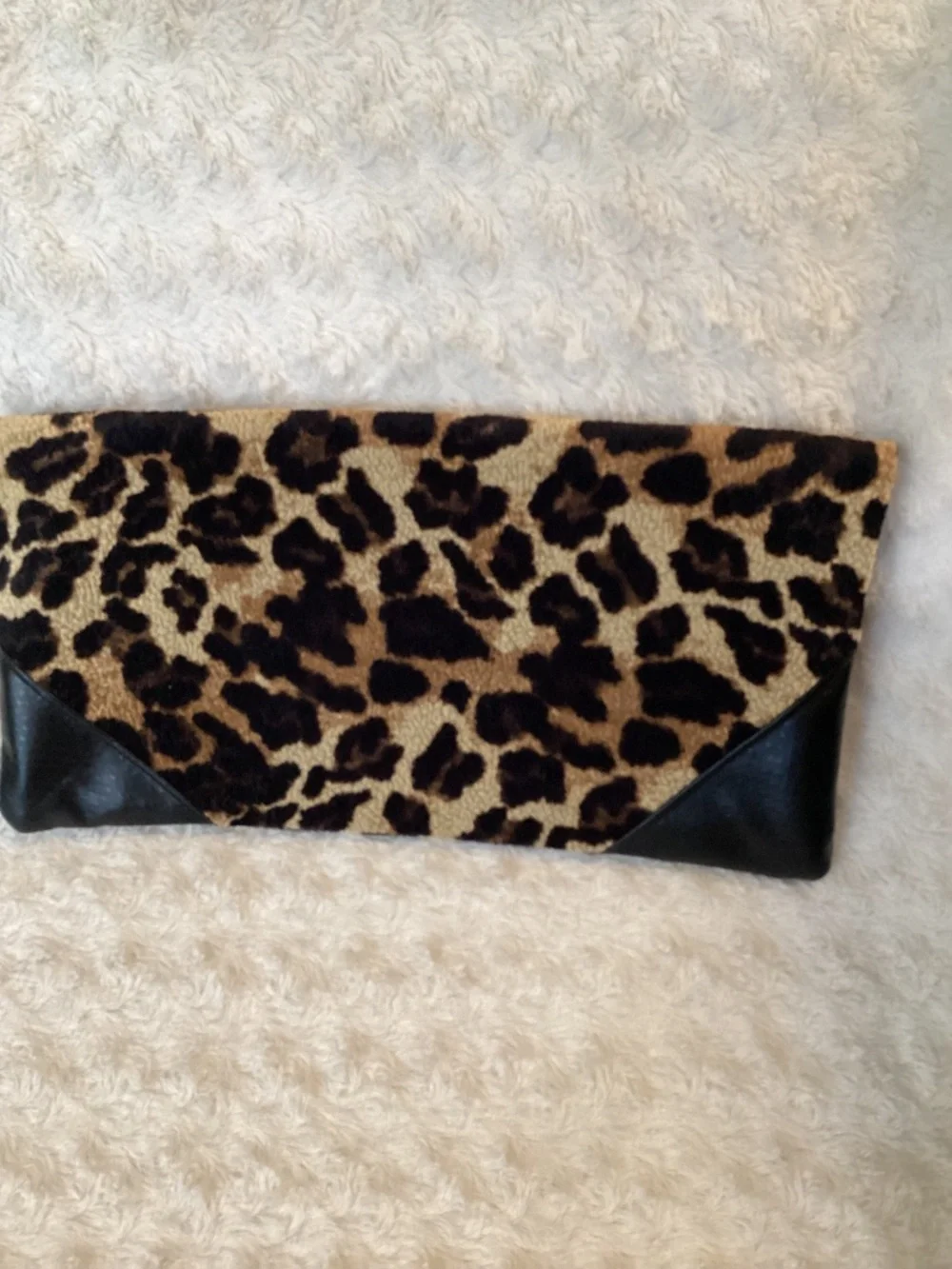 Leopard clutch